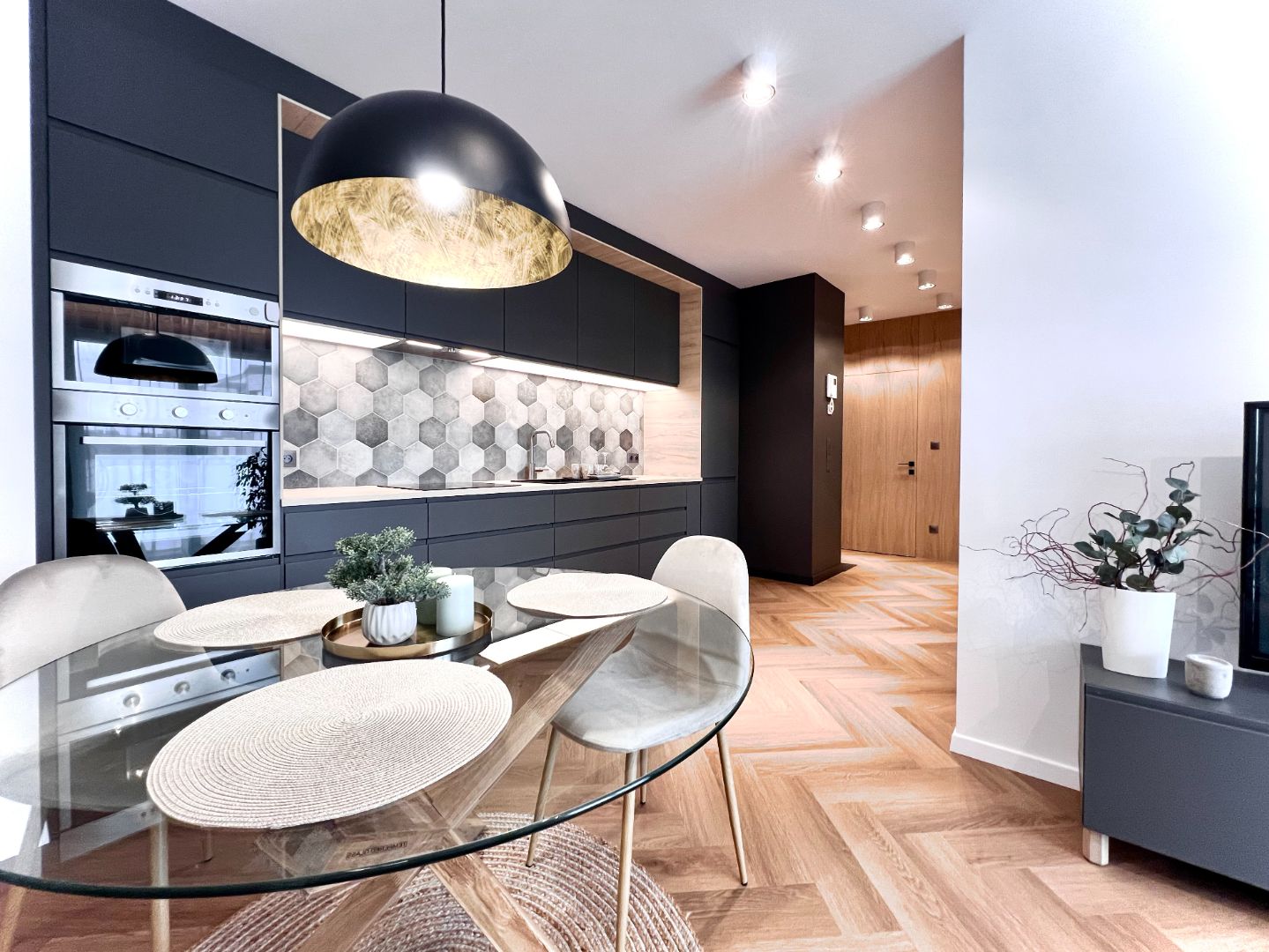 STYLOWY 3-POKOJOWY APARTAMENT Z KLIMATYZACJĄ I GARAŻEM – CIESZYŃSKA 9, KRAKÓW